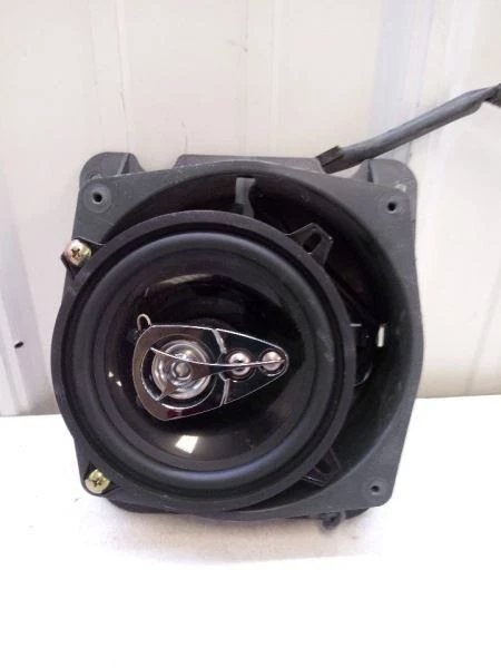 Altavoz puerta derecha Mitsubishi Montero Sport 2003-2004 OEM usado Foto 1 de 4
