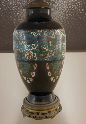 Antigua lámpara de mesa asiática cloisonné, fondo negro siglo XX Foto 1 de 4