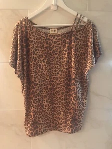 T-shirt Dolman Bibi Toffee stampa leopardata con spalline monospalla taglia small nuova senza etichette - Foto 1 di 10