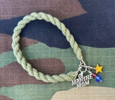 Pulseira de bota Marine Mom berloque de prata contas de vidro azul e vermelho com estrela dourada - Imagem 1 de 2