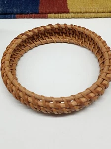 Brazalete redondo tejido de ratán vintage marrón claro estilo étnico joyería boho - Imagen 1 de 3
