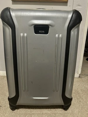 Estuche rígido giratorio de 4 ruedas TUMI Vapor 22 Foto 1 de 4