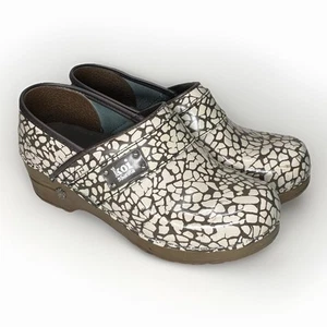 Sanita Koi Danish Clogs size 36 / 5.5-6 Patent Leather Brown Cream Nurse Animal - Picture 1 of 15