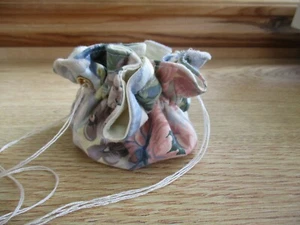 Pompadour-Beutel, Brautbeutel, Abendtasche mit Blumenmotiv-Handarbeit - Bild 1 von 6