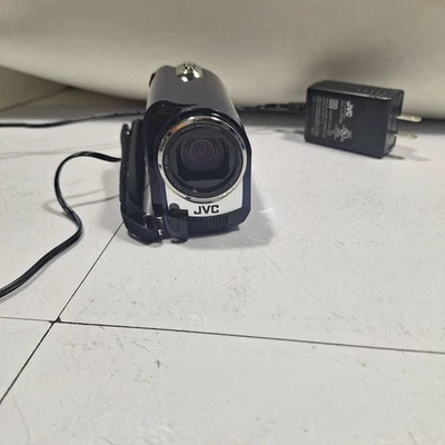 BLUE JVC Everio GZ-MG330AU 30GB Hard Disk Drive Camcorder + AC adapter - Image 1 of 4