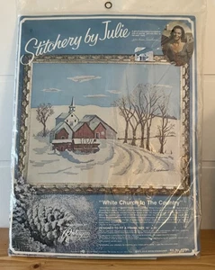 Julie Eisenhower White Church in Country Stickpackung Winter Red Barn in Snow - Bild 1 von 5