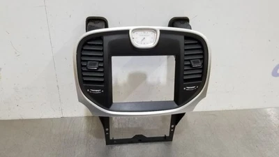 Chrysler 300 2013 OEM radio tablero ventilación bisel  Foto 1 de 4