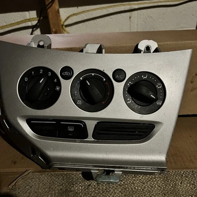 2013-2014 原始设备制造商福特福克斯气候交流加热器温度控制 — 第 1/4 张图片