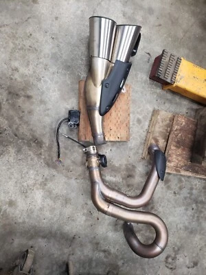 Escape completo original Ducati Diavel 1200 2011-2014  Foto 1 de 4