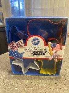 Vtg Wilton Cookie Cutters Set of 4 Patriotic Flag Shooting Star USA Map - Picture 1 of 3