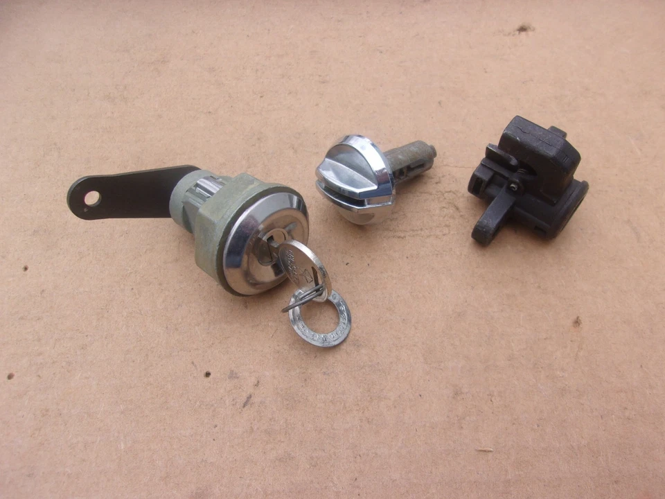 Juego de cilindros de bloqueo de maletero y guantera Plymouth Barracuda NOS Mopar 1973 1974 Foto 1 de 1