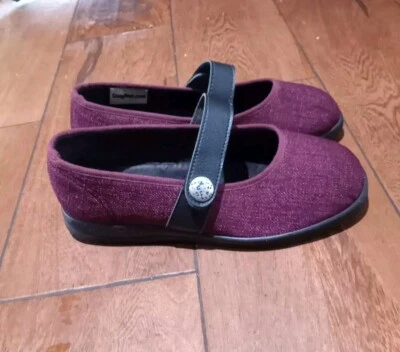 Cozyfeet Casual Slip On Comfort Shoe Womens Size 8 Burgundy Black - Image 1 of 4