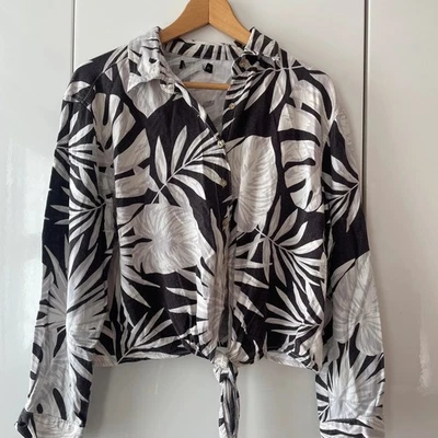 Unbranded women’s linen blend blouse size 10 - Image 1 of 4