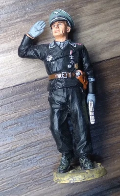 KING & COUNTRY WWII GERMAN ELITE PANZER OFFICER FIGURE 2010 - image 1 of 3