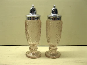Indiana Tiara Sandwich Glass Peach Pink Salt and Pepper Shakers New (No Box) - Picture 1 of 4