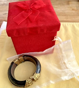 Pulsera de bisagra de alfiler grueso de colección acabado acrílico marrón con detalles de latón - Imagen 1 de 7