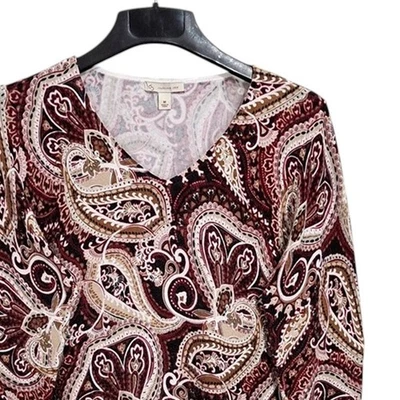 Suéter Pullover Dressbarn Mujer Mediano Cuello en V Manga Larga Ligero Paisley Foto 1 de 4