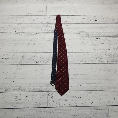 Corbata Tommy Hilfiger Roja Seda Geométrica Hecha a Mano en EE. UU. NUEVA NUEVA CON ETIQUETAS Foto 1 de 3