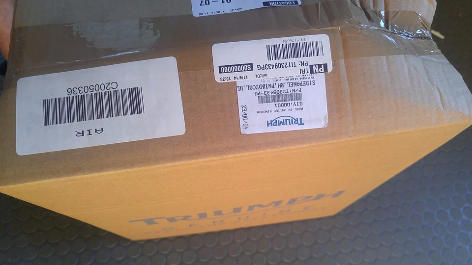 New Triumph T2309433-pg BONNEVILLE RH sidepanel painted black Foto 1 de 1