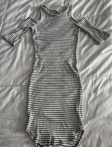 Gestreiftes Damen Strickkleid Größe S Cropped Schulterärmel - Bild 1 von 5