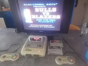 Console Nintendo SNES PAL fr Super Nintendo 2 manettes et 3 jeux - Imagen 1 de 12