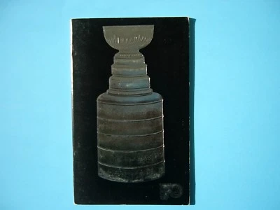 1974/75 PHILADELPHIA FLYERS NHL HOCKEY FACT BOOK / MEDIA GUIDE / YEARBOOK 74/75 - Image 1 of 2
