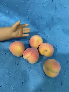 Passend für 18" American Girl Puppe Kunstfutter Pfirsiche Obst Set für Puppenküche, Ständer - Bild 1 von 3