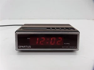 Vintage Spartus 1108 Wood Grain Digital Alarm Clock - Picture 1 of 9