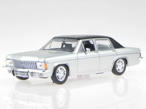 Opel Admiral B silber Druckguss Modellauto im Vitrine 1:43 - Bild 1 von 4