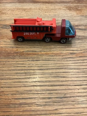 Vintage Hot Wheels Redline The Heavyweights FIRE ENGINE  1969 - Image 1 of 4
