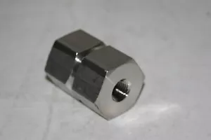 1/4 FNPT x 3/4 FNPT 316ss Hex Reducing Coupling Swagelok SS-12-HRCG-4 - Picture 1 of 3