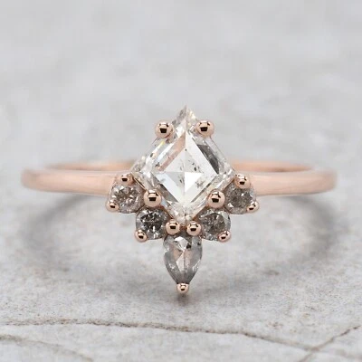 Anillo de compromiso de oro rosa de 14 quilates con diamantes de sal y pimienta talla cometa de 0,83 quilates Foto 1 de 4