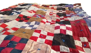 Antiker handgefertigter Patchwork-Quilt Ende des 19. Jahrhunderts 83 × 66 Zoll zerfetzter Chabby Chic Display - Bild 1 von 18