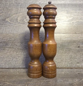 Vintage Paar Salzstreuer und Pfeffermühle aus Holz 10 cm hoch getestet/funktioniert - Bild 1 von 7