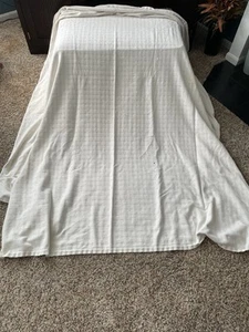 Charter club coverlet 84 x 90 twin size Used but in good condition - Picture 1 of 2
