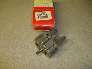 NEW OEM OMC Johnson Evinrude Pump 3858075 Outboard - Foto 1 di 1