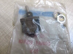 1pcs New 8906K3223CH toggle switch - Picture 1 of 1