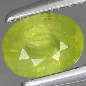 Esfena verde natural ovalada de 0,96 quilates de ancho 6,6 x 5 mm Madagascar, África - Imagen 1 de 4