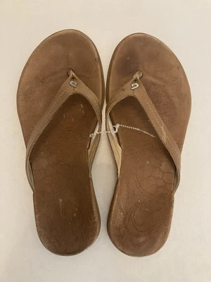 OluKai Honu Women's Size 6 Flip Flop Thong Sandals Gold Leather Brown Tan - Image 1 of 4