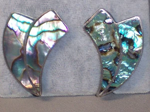 VINTAGE MEXICAN STERLING SILVER ABALONE LEAF SCREWBACK EARRINGS SIGNED VKE  - Picture 1 of 2