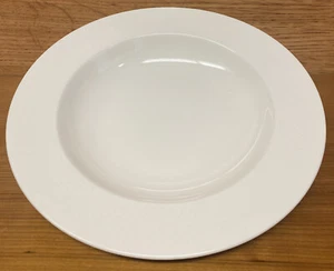 Villeroy Boch Luxembourg Tipo White Wide Rim Soup Bowl 9” NWT Mint - Picture 1 of 3