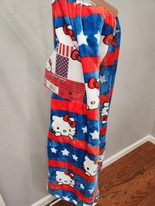 Hello Kitty Wolke Überwurf patriotische Streifen 60 x 70 Zoll Sanrio 100 % Polyester Neu mit Etikett - Bild 1 von 5