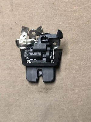 AUDI ALLROAD 2013-2016 PUERTA TRASERA MALETERO BLOQUEO PESTILLO ACTUADOR USADO OEM  Foto 1 de 4