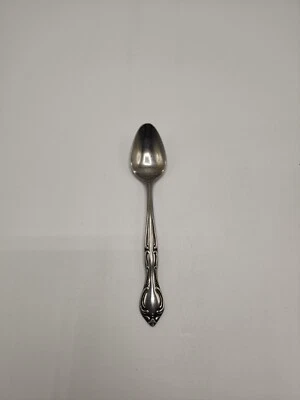 Fabricante desconocido "Hampton Court" cucharadita de 6 1/2 pulgadas Foto 1 de 3