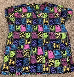 Nursing Sized Small Scrub Uniform Top. Haunted House, Halloween, Ghosts. - Picture 1 of 5