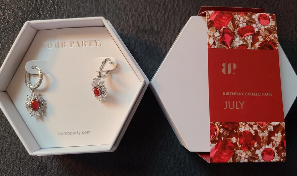 Brincos Bomb Party RBP3702 "Chase Your Dreams" julho 2021 aniversário rubi - Imagem 1 de 1