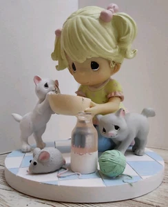Precious Moments Figurine ~ 2010 ~ My Heart is Covered in Paw Prints~ 4 x 3.75 - Picture 1 of 6