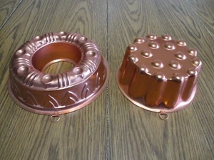 LOT OF TWO JELLO MOLD MOLDS HANGING KITCHEN DECOR - Picture 1 of 5