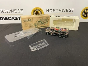 CORGI US50205 1:50 SCALE US MARINE CORPS M35 A1 "DEUCE AND A HALF" - Picture 1 of 4