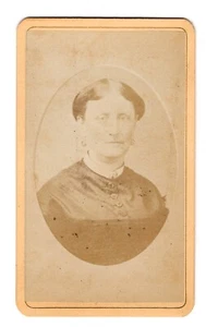 CDV Charlestown MA 1870s 1880s Mujer OVALADO ENMASCARADO por WHITCOMB - Imagen 1 de 3